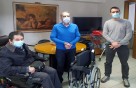Το τρίτο αναπηρικό αμαξίδιο της Περιβαλλοντικής Ομάδας του Πα.Μακ. δώρο στον Πανελλήνιο Σύλλογο Παραπληγικών